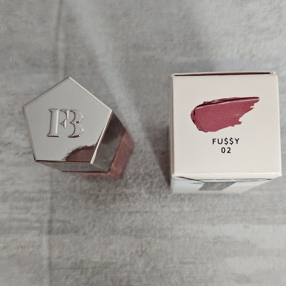 Fenty Beauty Gloss Bomb Fussy 02 Mini NEW - Picture 5 of 5